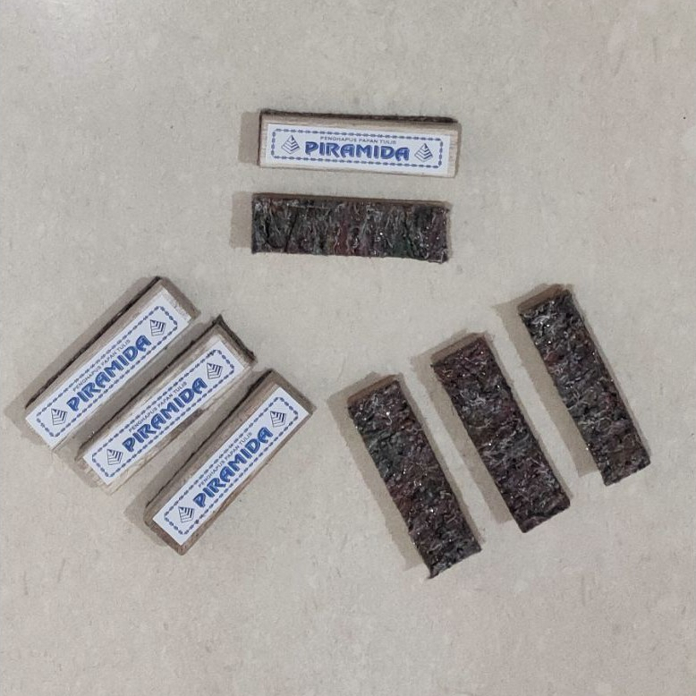 

Penghapus Cap Piramida/ Sinar Berlian Papan Tulis Penghapus Kapur Warna Hitam Bahan Kayu Perlengkapan Peralatan Sekolah Kantor Whiteboard Ringan Halus Alat Pembersih Shopping Arena Malang