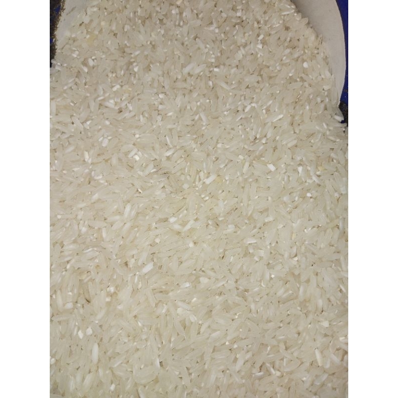 

beras local hasil panen kebun sendiri