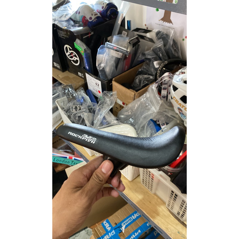 sadel rockfish hitam