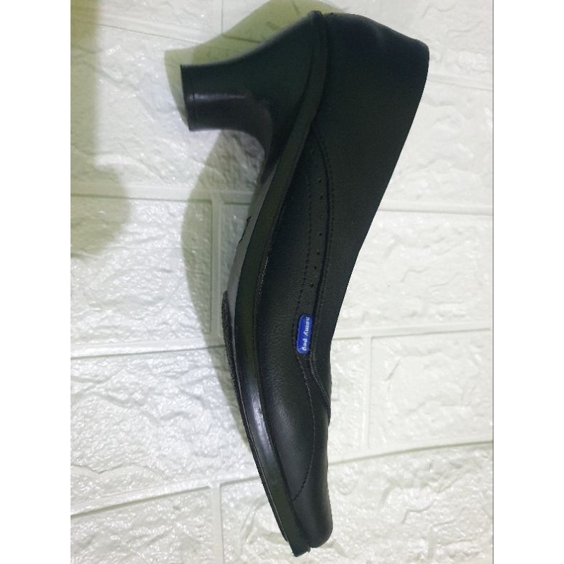 PL Sepatu Pantofel Wanita Merek Homypad LIKE NEW baru dipake 2 kali