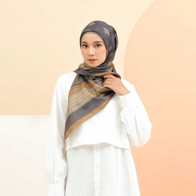 Hijab Motif Segi Empat Deenay Asami Series