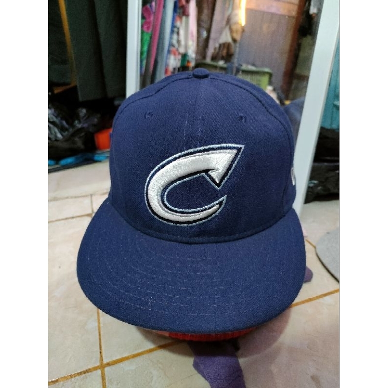 Topi New era logo C