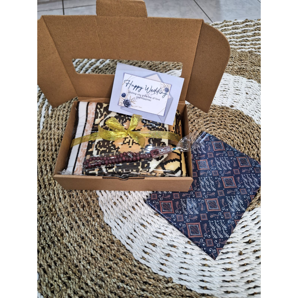 Paket Sajadah Kubah Motif Rumbai uk 50x100 cm+Tasbih Kayu+Kertas Kado Untuk Paket Souvenir