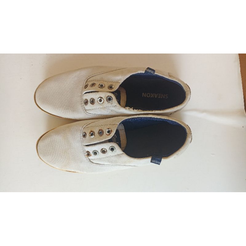 preloved sneakon size 39