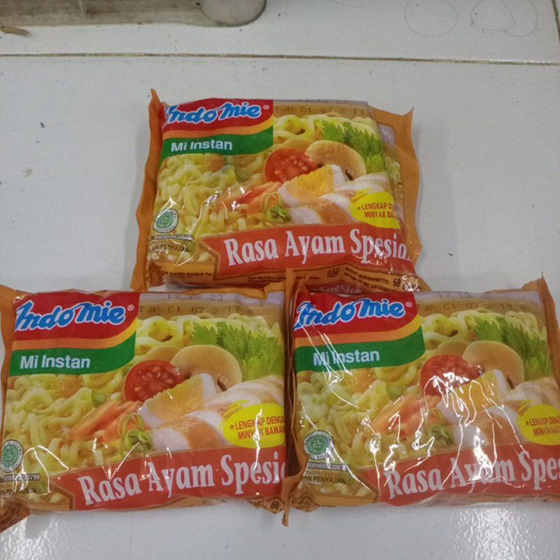 

Indomie ayam bawang spesial/indomie spesial