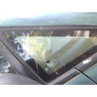 Kaca segitiga depan kanan kiri Hyundai Trajet