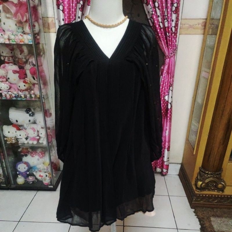 dress hitam lengan balon