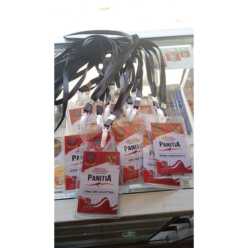 

Paket cetak nametag versi murah sudah plus case dan tali