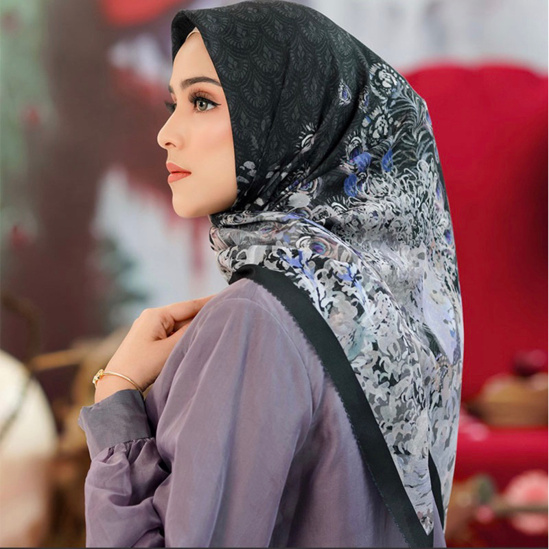 Buttonscarves Ederra Black