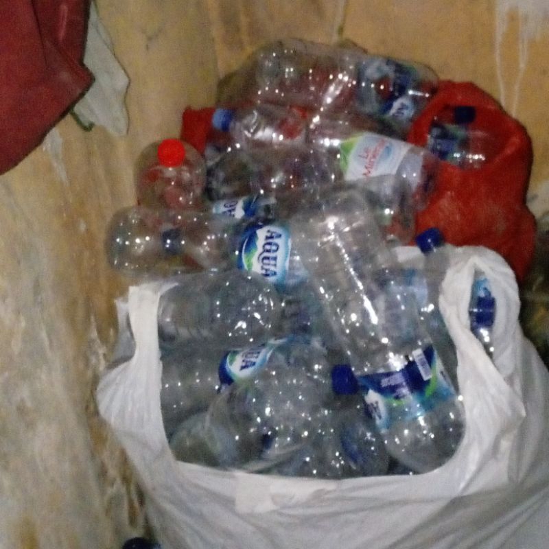 

botol Aqua kosong bersih siap pakai 15.L