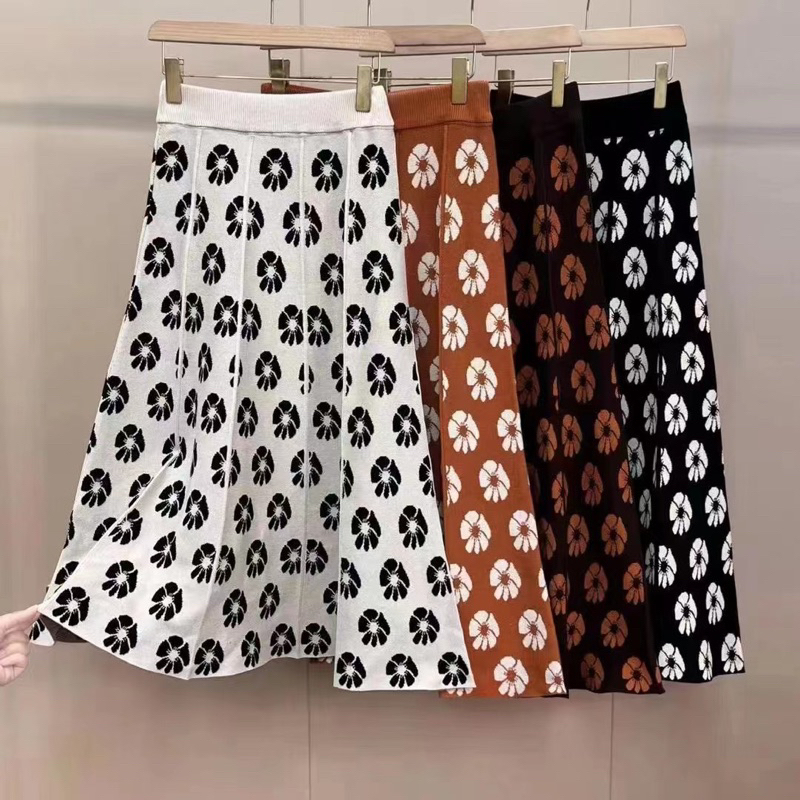 Rok rajut motif bunga