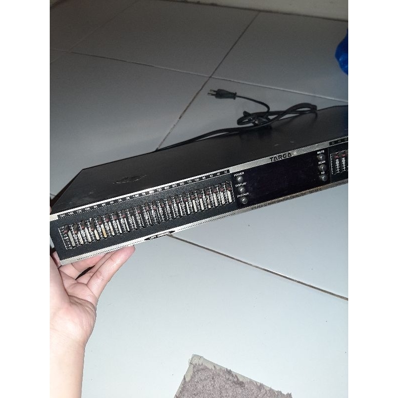 Equalizer merek TARGA