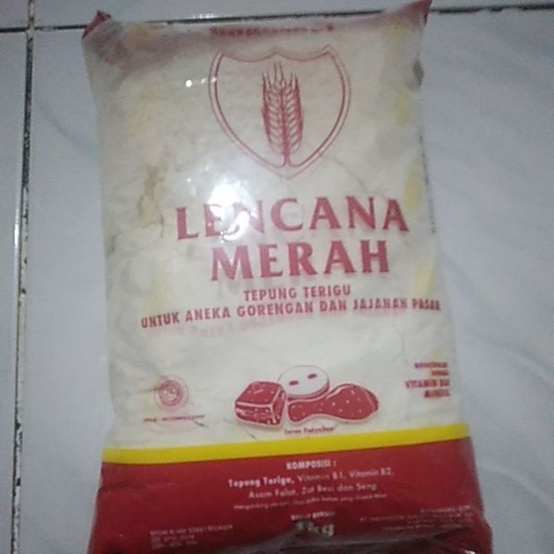 

Tepung terigu lencana merah 1 kg