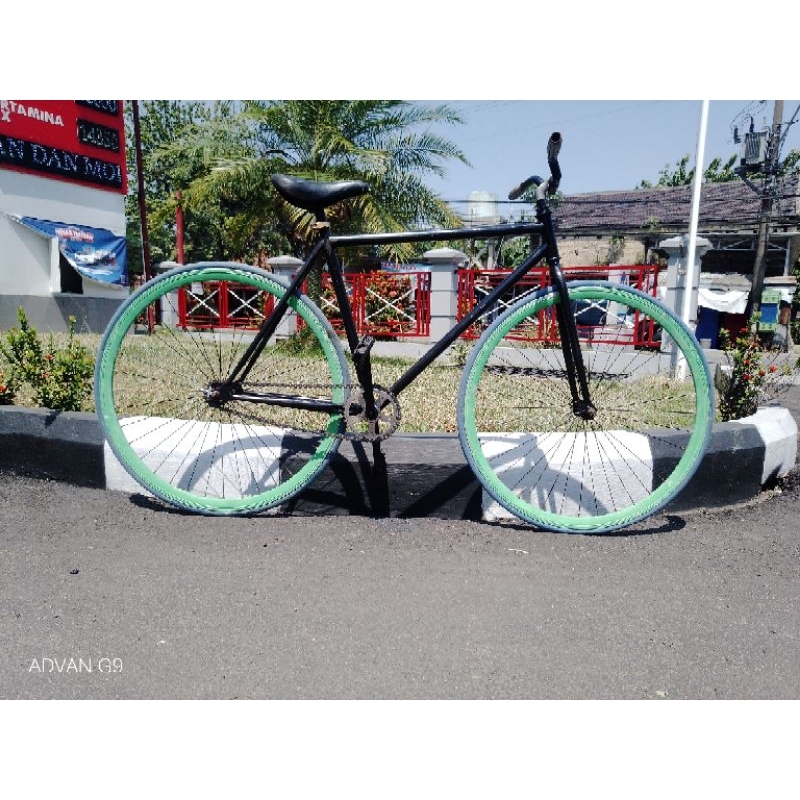 Sepeda fixiee hitam doltrap