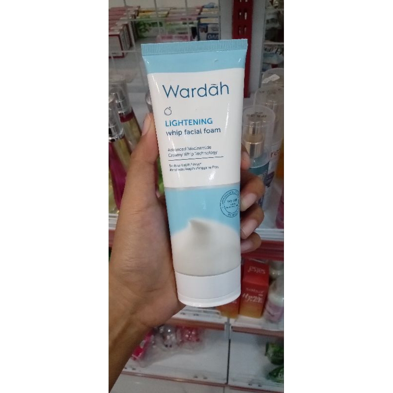 Wardah facial wash lightening