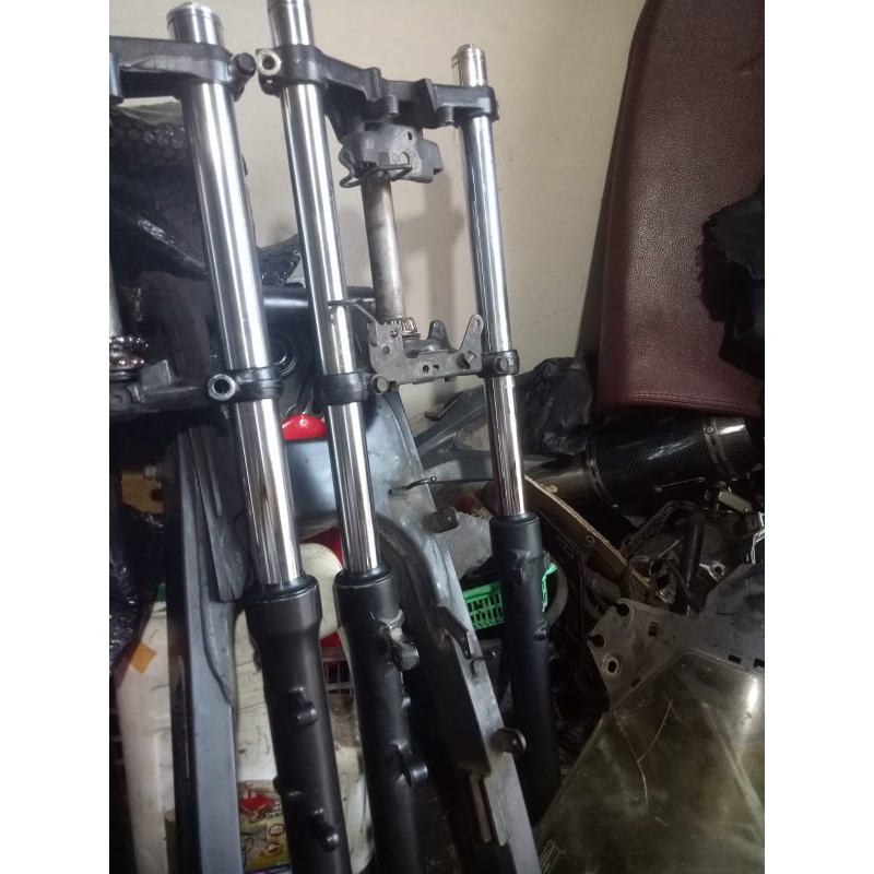 as shock depan sepasang set T atas bawah segitiga CBR 150R K45A