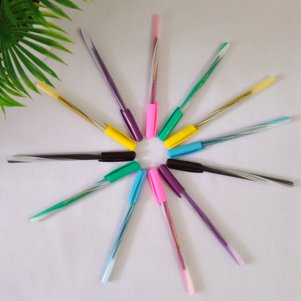 

(1pcs) Pena Kingsman Tinta hitam Mata pen 0.5 mm /Pulpen seribuan