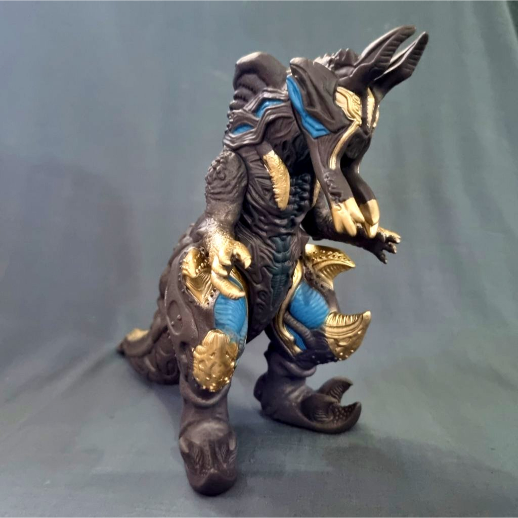 Figure DX Megaloza Monster Kaiju ultraman Trigger bahan Vinyl lentur