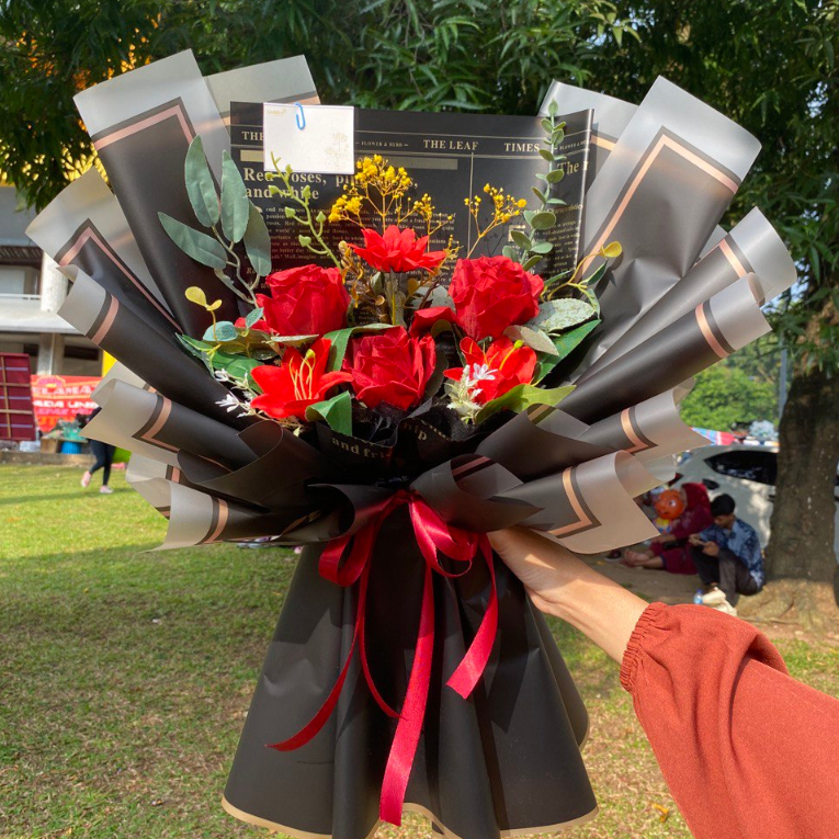 Buket bunga mawar/hadiah wisuda/buket lamaran/kado pria wanita