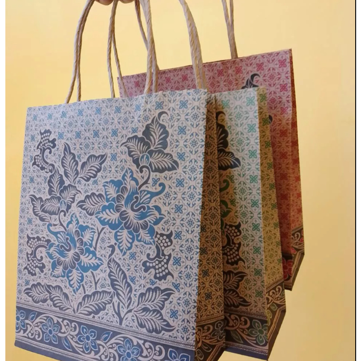 

PAPER BAG MOTIF BATIK PAPER BAG BUNGKUS KADO ULANG TAHUN HAJATAN ANNIVERSARY WISUDA