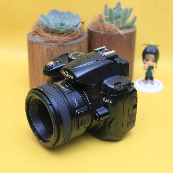 Nikon D5000 Lensa Fix YN 50mm F1.8 Kamera DSLR - Paket Bokeh vg-  Bergaransi