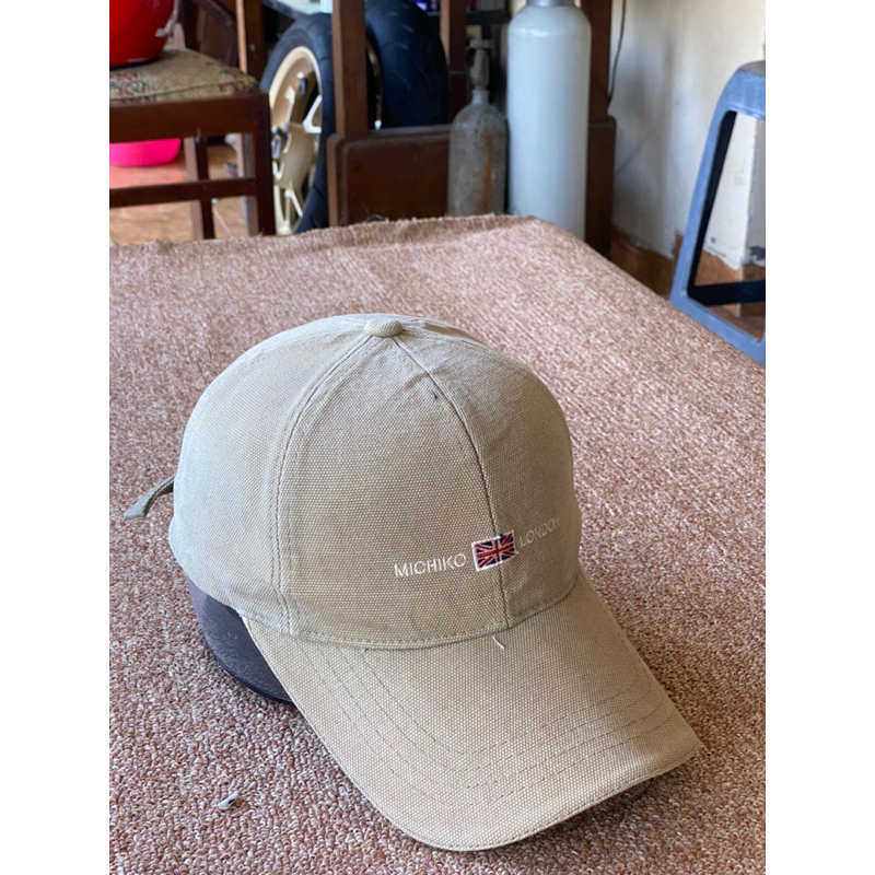 topi bisbol michiko London