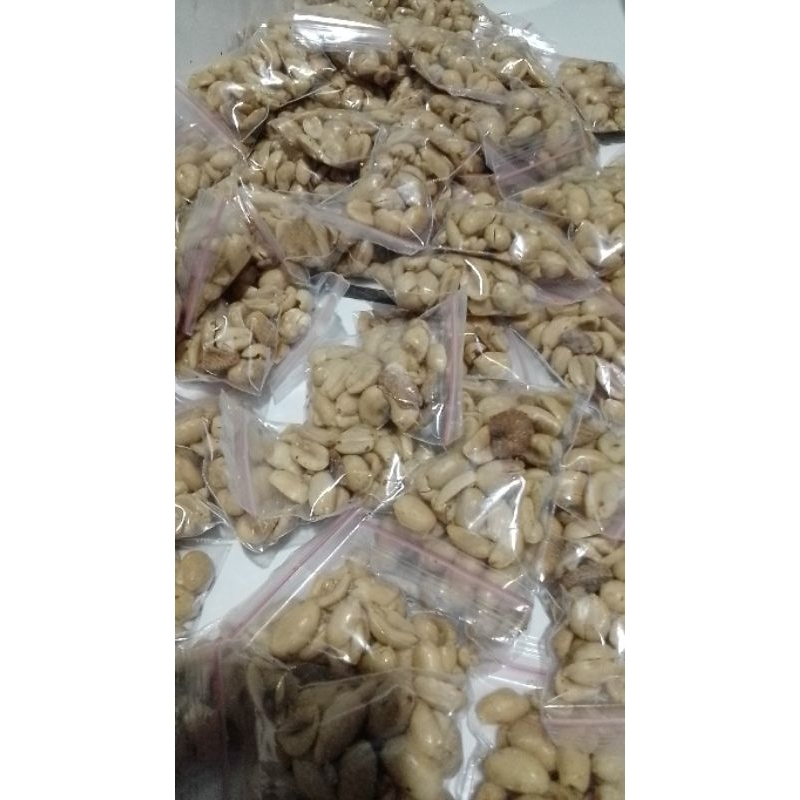 

kacang goreng bawang 20g / 1 bungkus kecil.asin gurih renyah