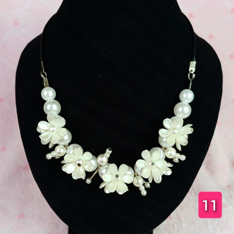 kalung hijab mutiara kekinian (Beli 3 Kirim 4)