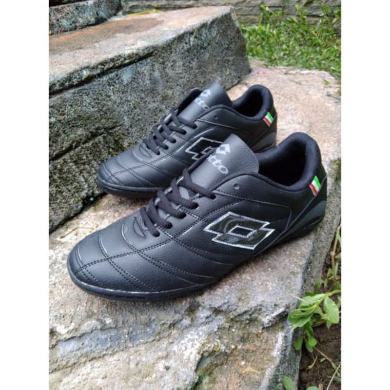 sepatu futsal lotto
