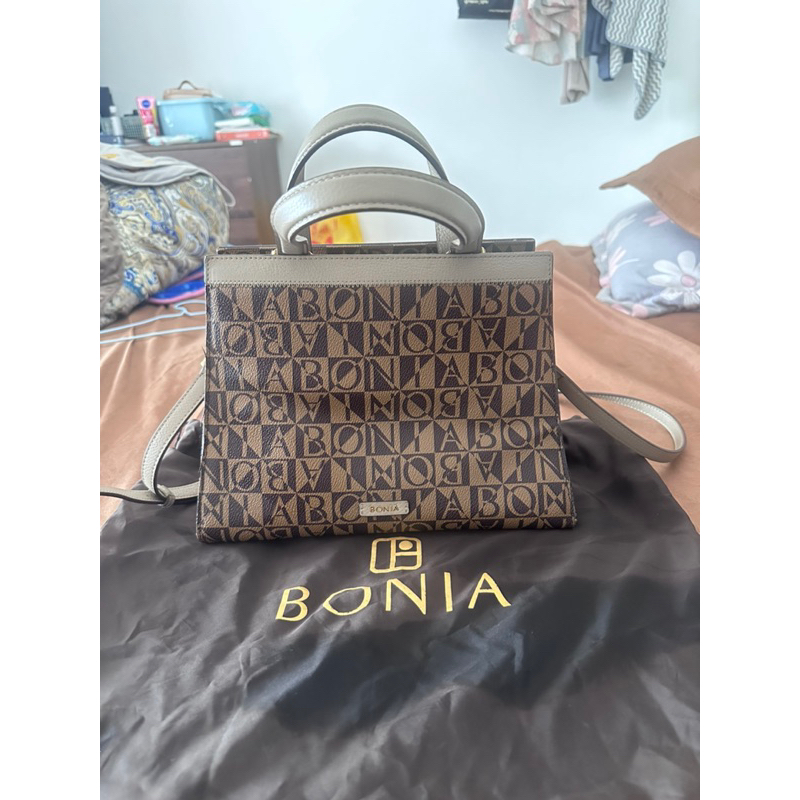 preloved tas merk BONIA.