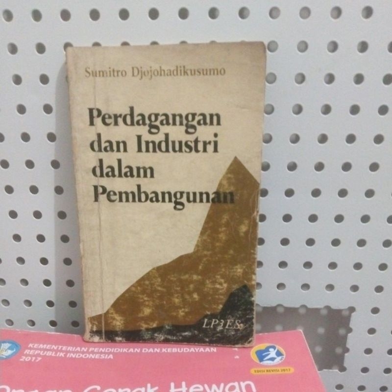Perdagangan dan Industri dalam Pembangunan