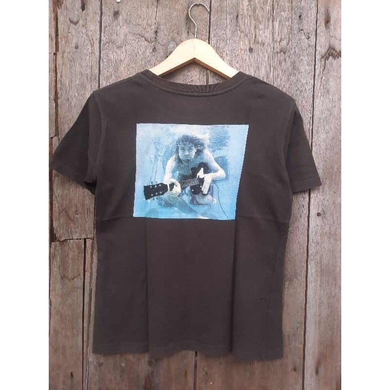 kaos band gu uniqlo x nirvana kurt cobain size M