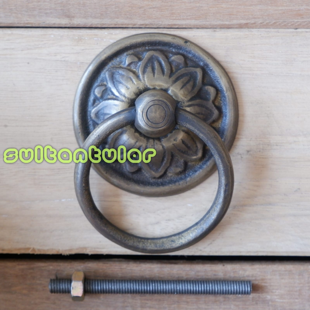 Handle tarikan pintu lemari kuningan antik