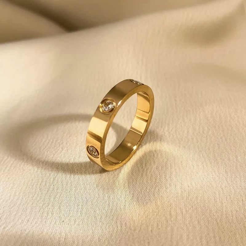Cincin Titanium Gold Simpel Aksesoris Fashion Wanita Pria idaman masa kini