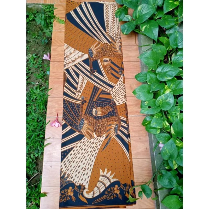 Kain Batik Motif Merak Ngibing