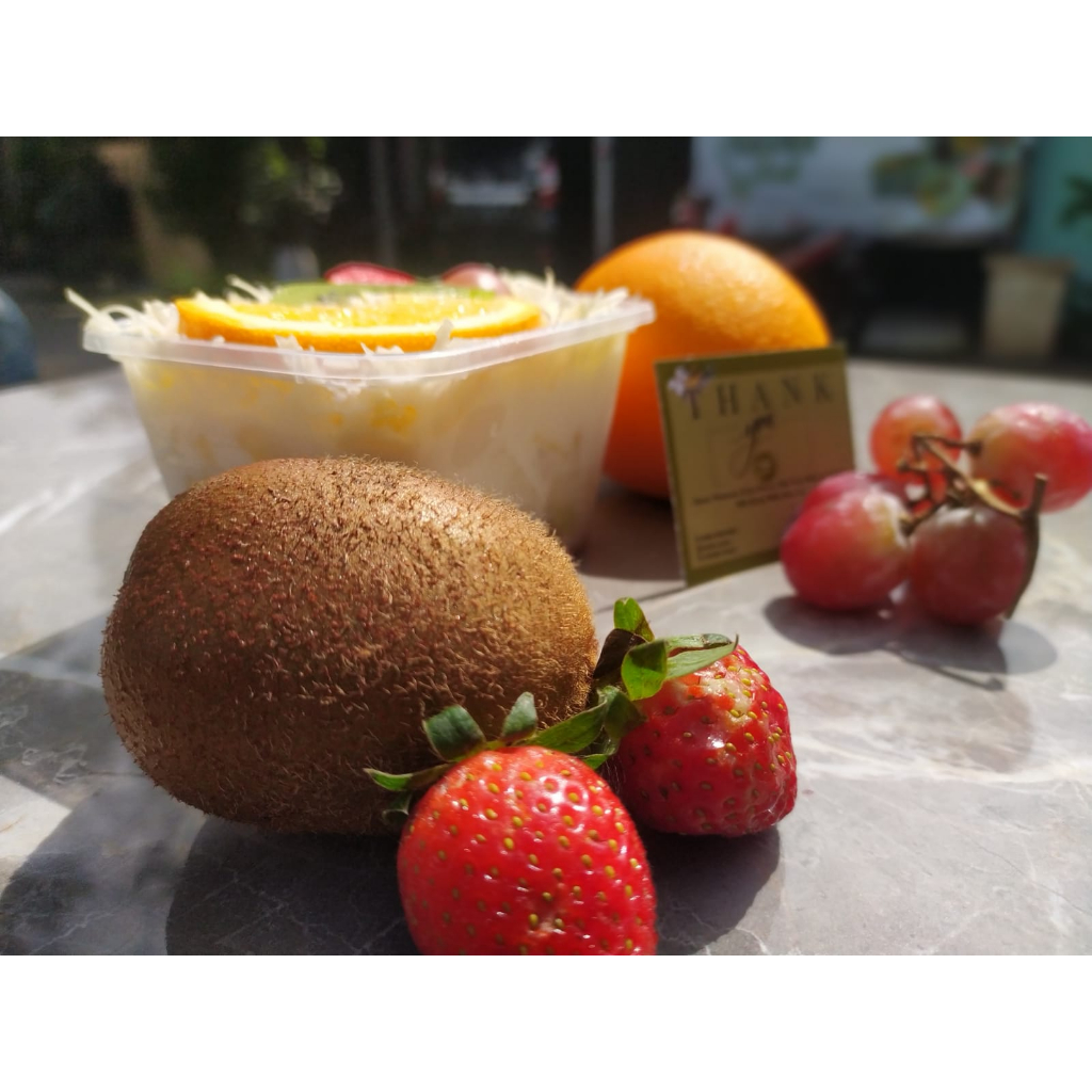 

FRESH!!No Mayo!! Salad Buah Ukuran 300 ML No Preservative