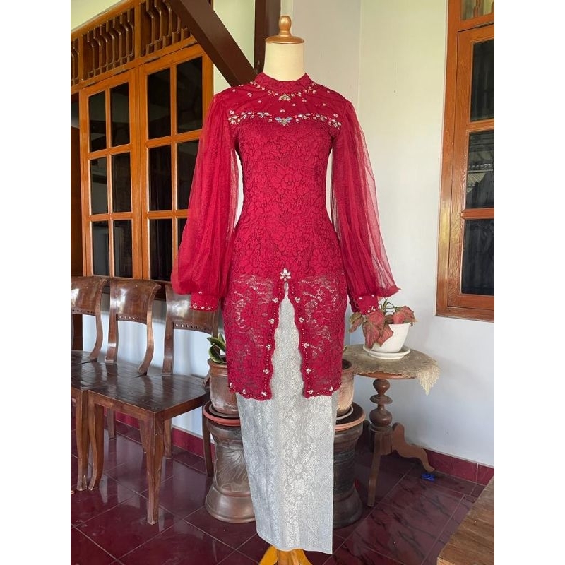 Sewa Kebaya Merah Maroon Modern