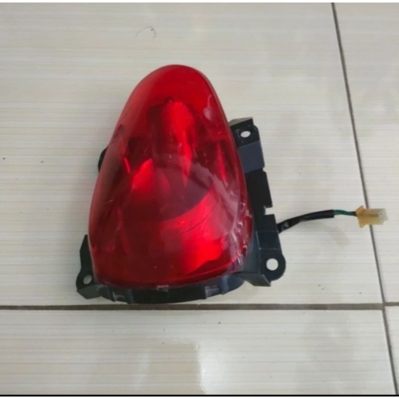 reflektor lampu belakang scoopy karbu original copotan