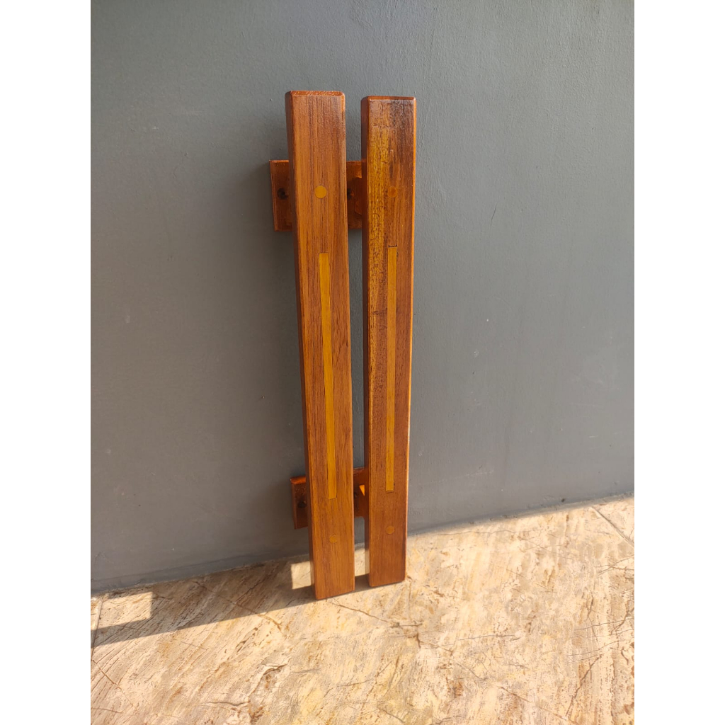 pegangan pintu rumah kayu minimalis