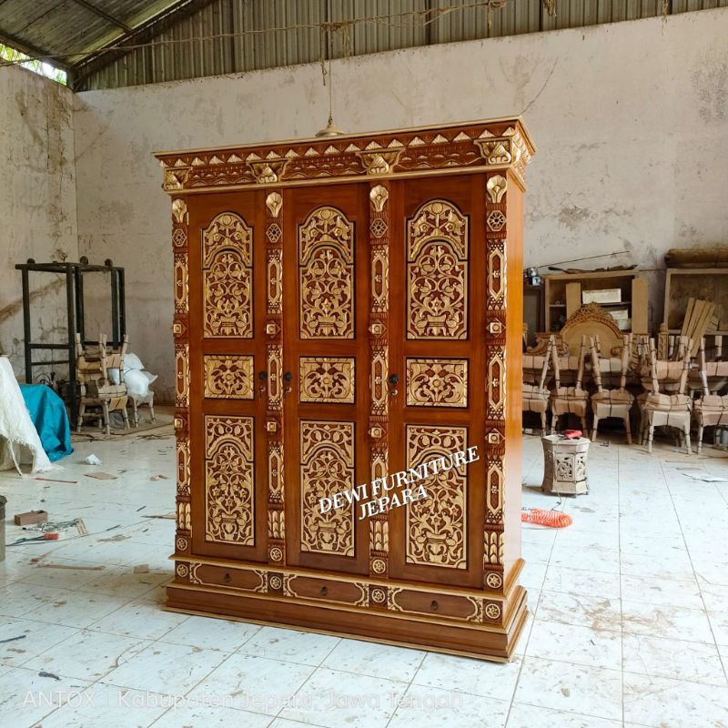 lemari pakaian kayu jati ukiran gebyok furniture Jepara
