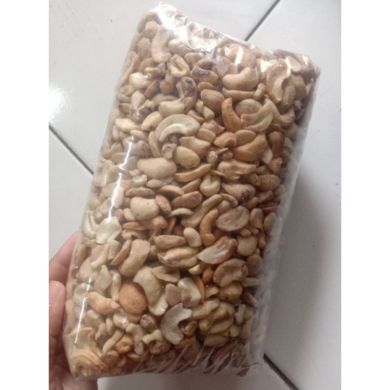 

kacang Mede pecahan mentah 1kg