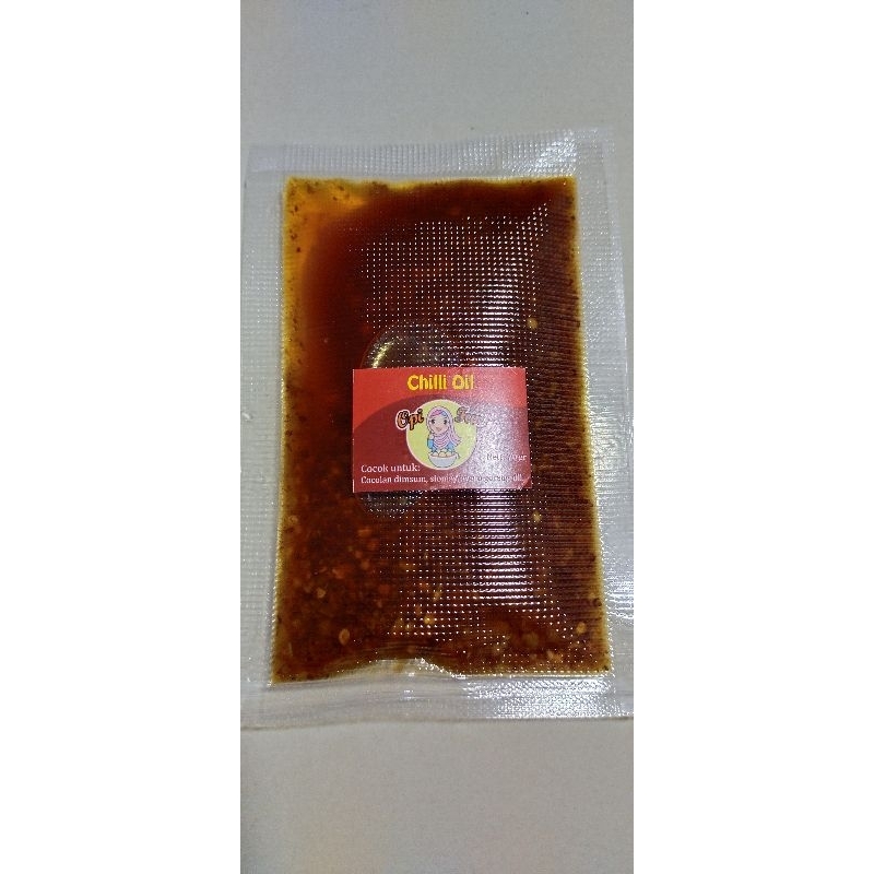 

CHILI OIL 900 Gram ( Komposisi 50% Cabe 50% Minyak), OPI FUN CULINARY