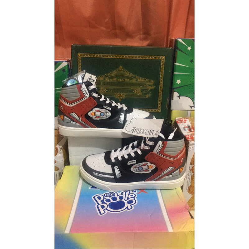 Aerostreet x Ken Hoops Roket Merah