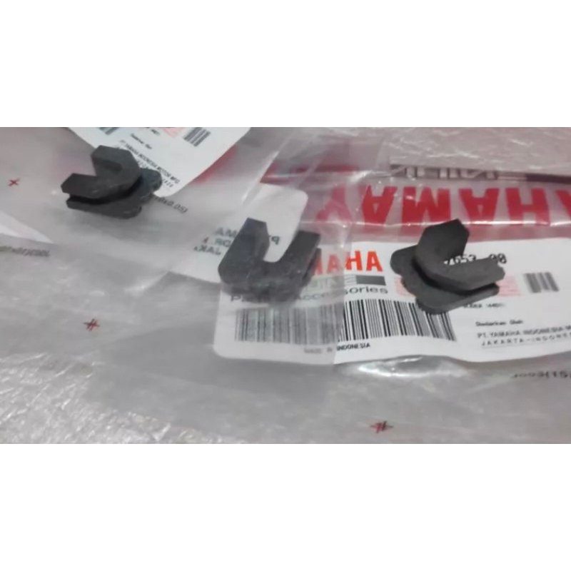 SLIDER RUMAH ROLLER MIO M3 SPORTY SMILE NOUVO SOUL (28D-17653-00) (1set) ORIGINAL