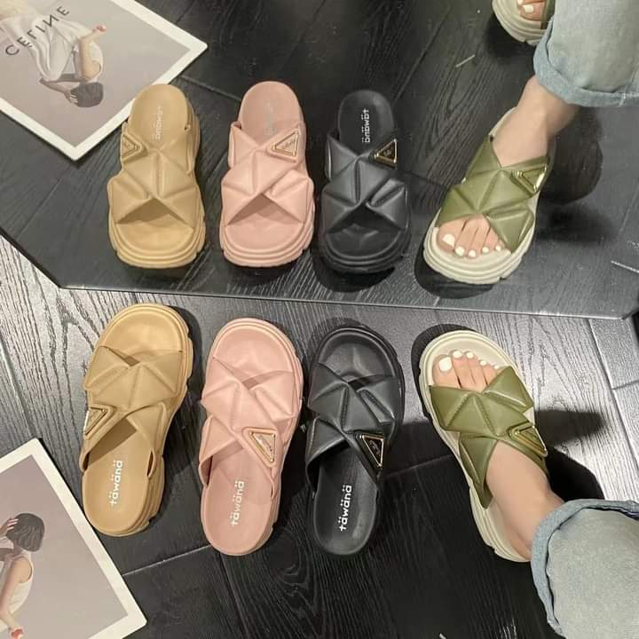 Sendal Tawana Wedges Empuk