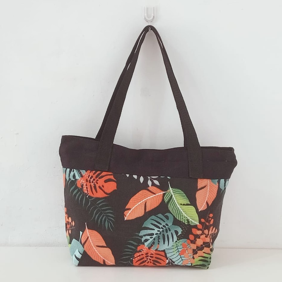 TAS KANVAS NAJLA MOTIF MONFIS HITAM. Riens Collections