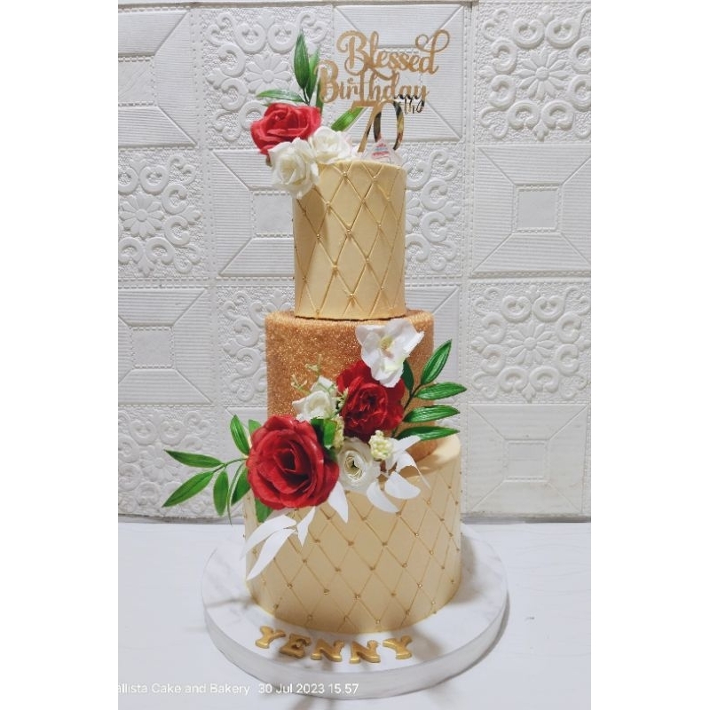 

Kue Ultah Gold 3 Tier / Kue Ulang Tahun/Kue Ultah Cantik