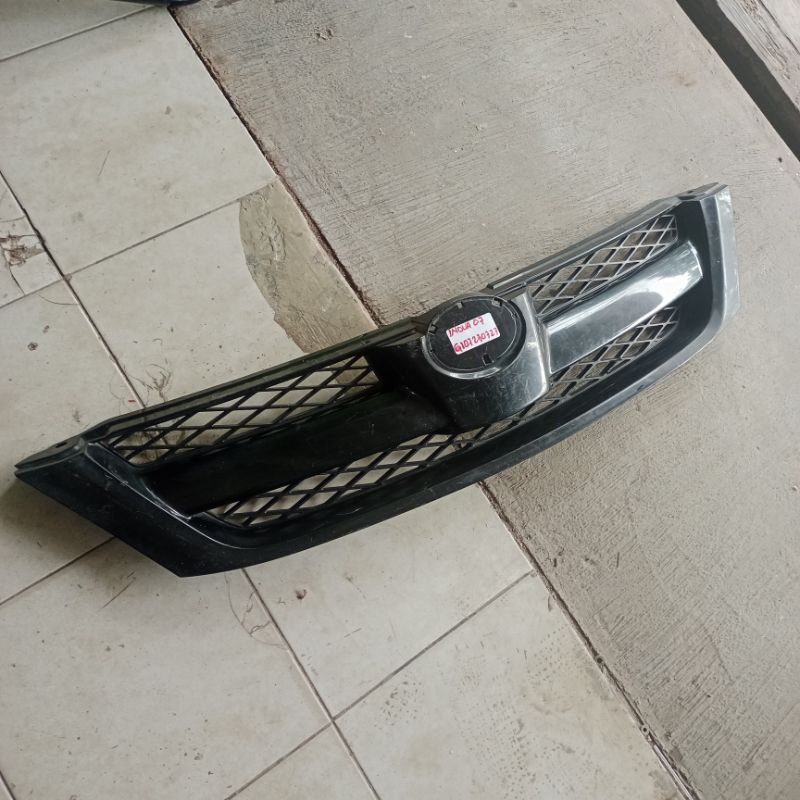 grill Toyota Innova 2006