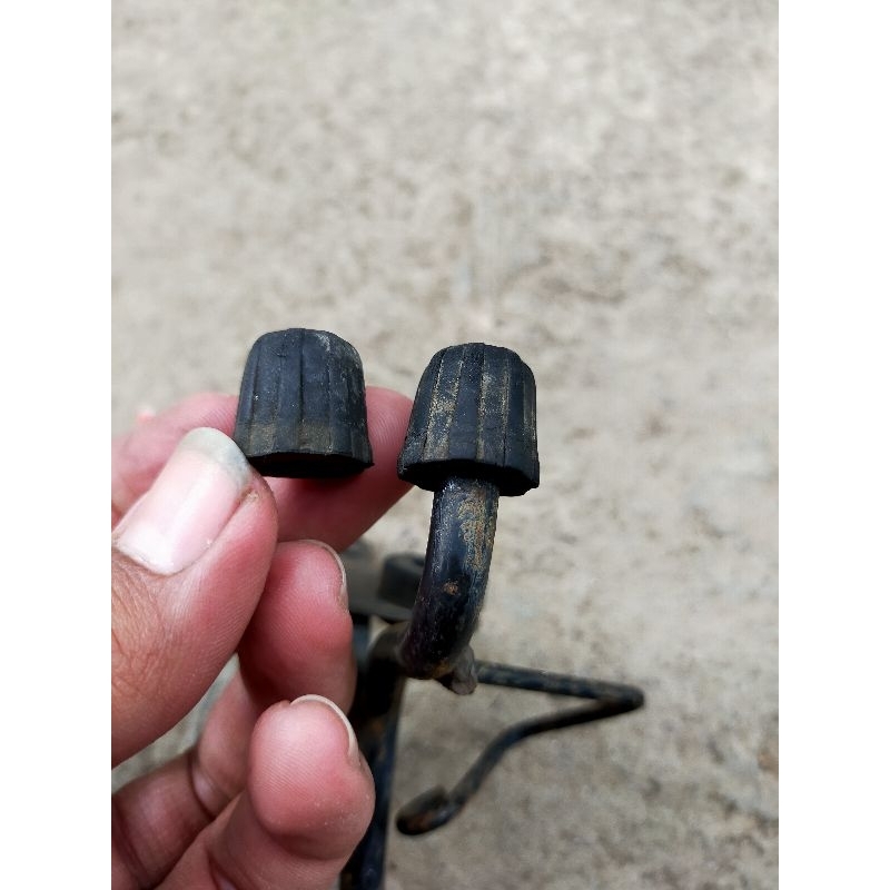 Sepasang Karet Slop Breket Lampu Depan Yamaha Byson Karbu Original Bekas Copotan Motor Second
