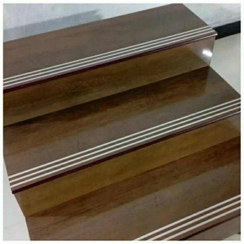 granit pijakan tangga 60x60 motif kayu